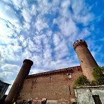Historical Castello Rosso Ивреа