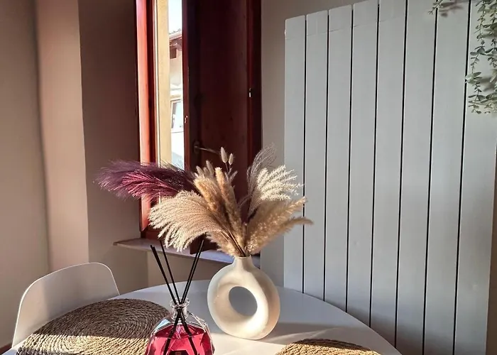 Historical Castello Rosso * 이브레아