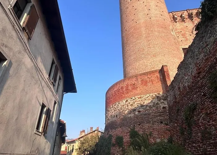 Historical Castello Rosso Apartment *